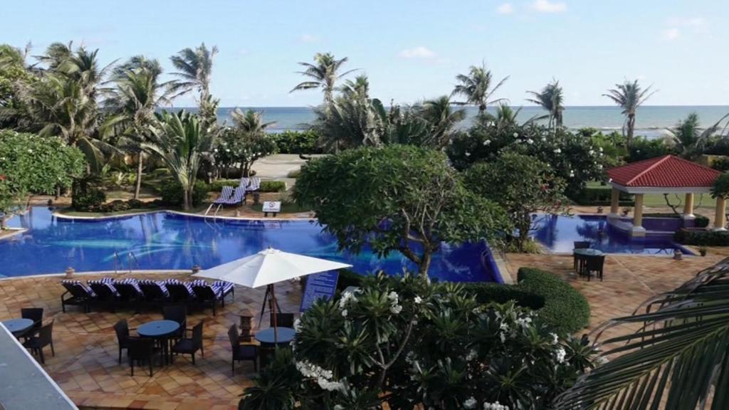 The Hans Coco Palms Puri Exterior photo